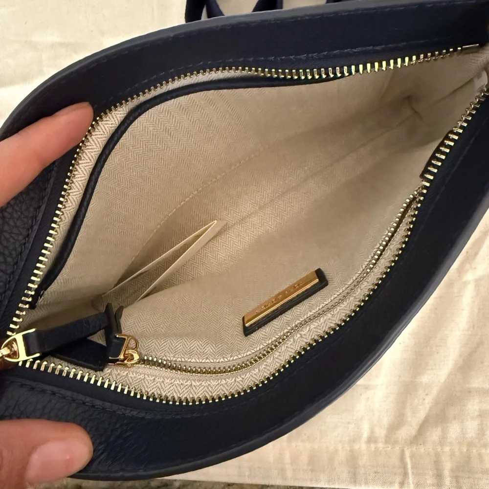 New Tory Burch BLAKE SWINGPACK  TORY NAVY - Picture 4 of 9